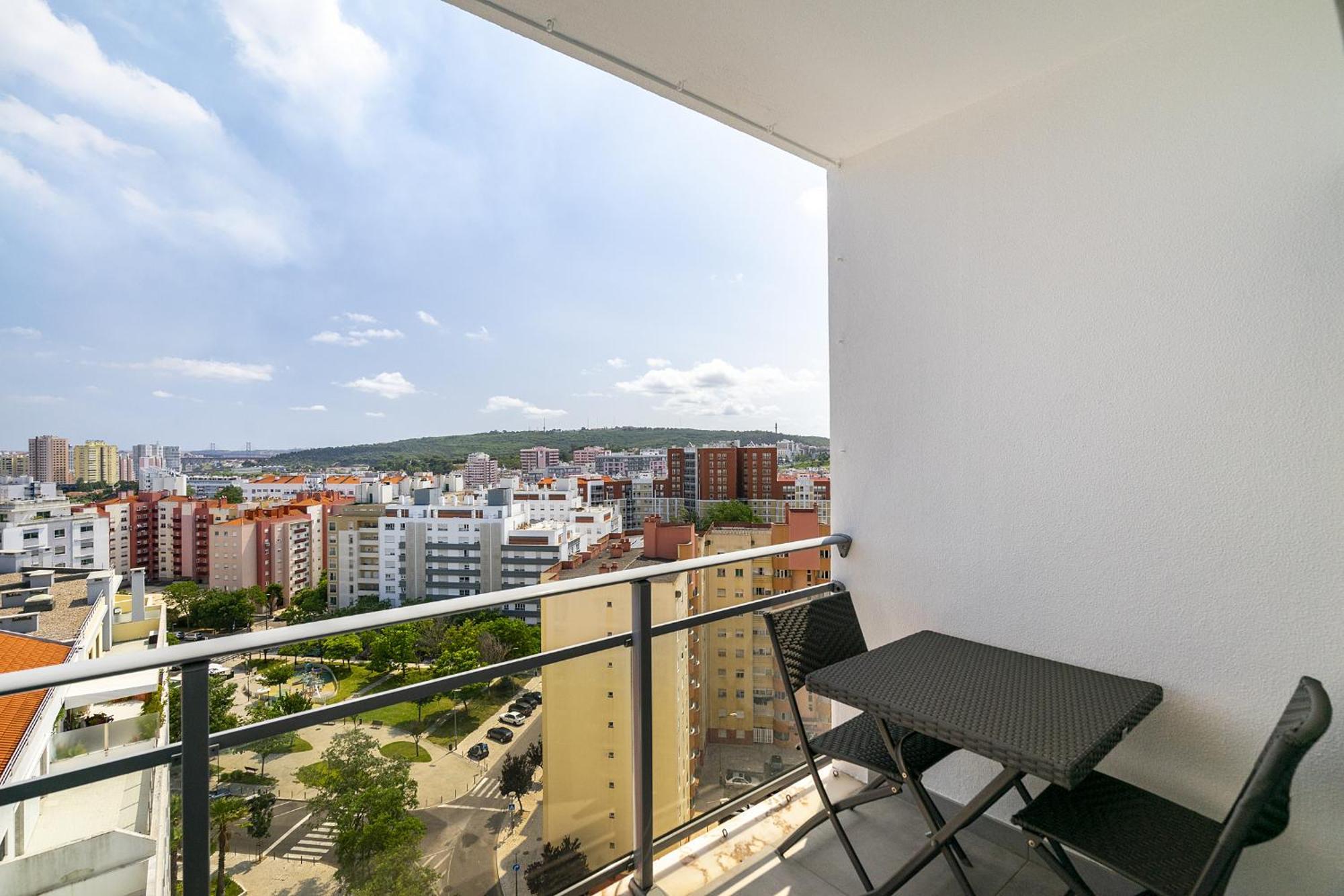 Whome Family Condo - Urban Retreat With Parking, Ac, Elevator In Great Location Lisboa Eksteriør billede
